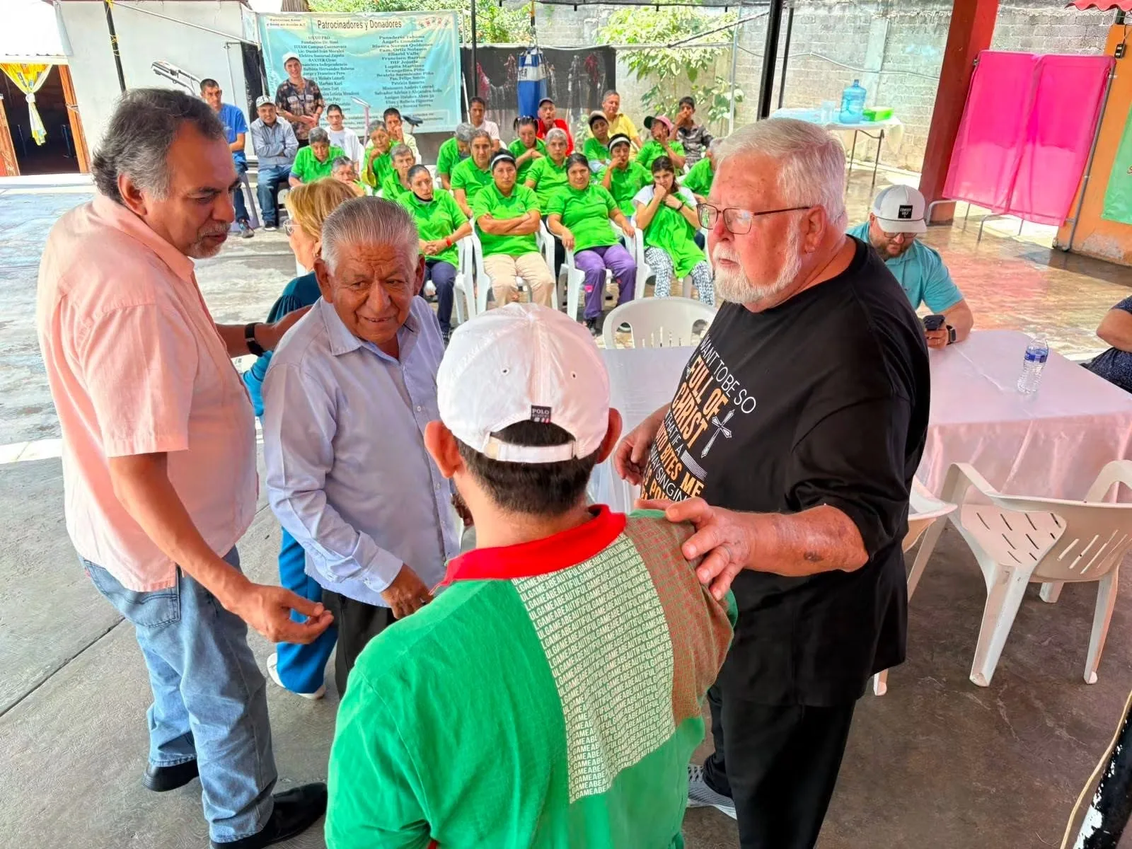 Visitantes y comunidad de la Fundación durante una actividad